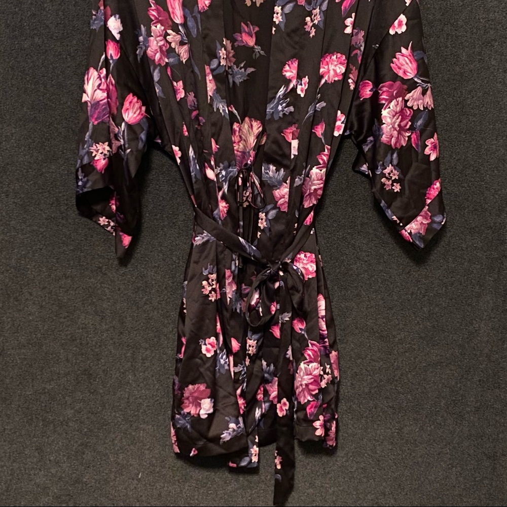 Victoria Secret Floral Robe - Picture 2 of 8